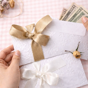 Sobre nacarado para obsequiar dinero