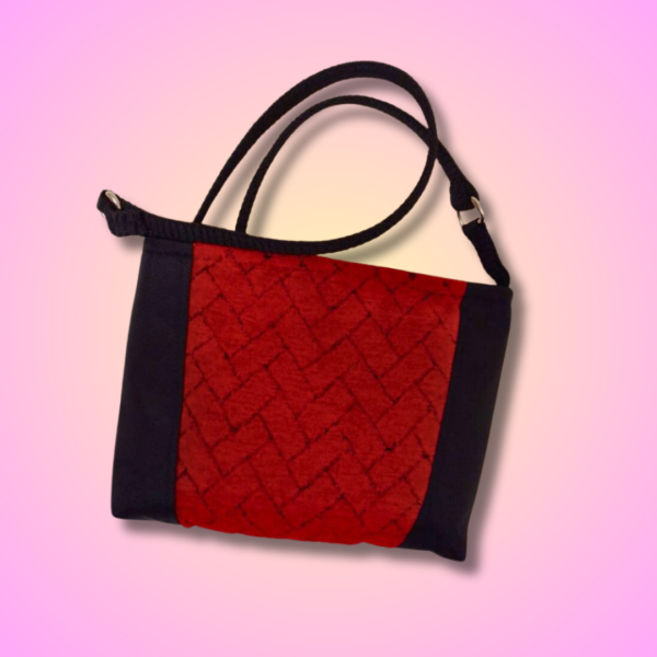 Bolso rojo trenzado